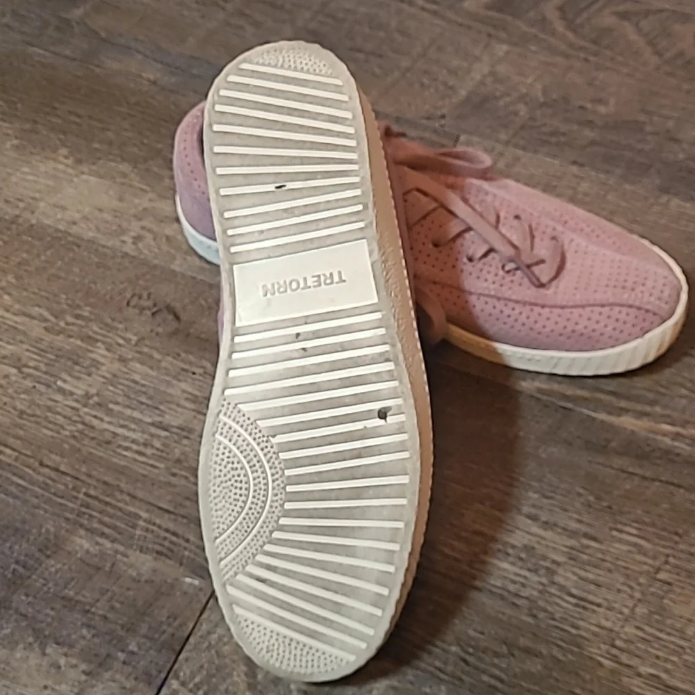 TRETORN Blush Mauve  Size 8.5 Suede Like Lace Fashion Sneaker